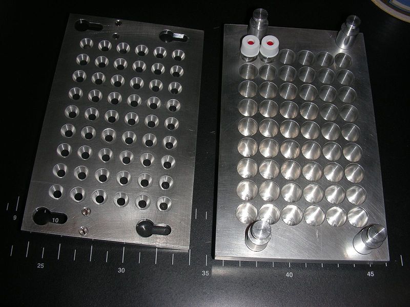 Image:2 ml tray with lid2.jpg